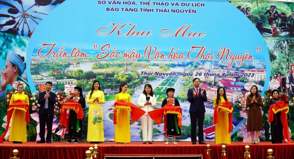 Triển lãm “Sắc màu Văn hoá Thái Nguyên”