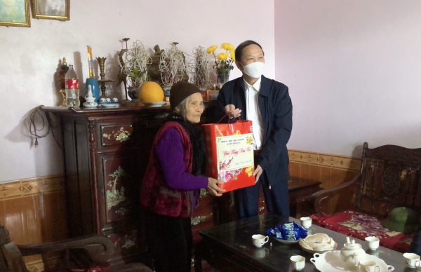 Huyện Đồng Hỷ: Thăm và tặng quà các gia đình chính sách, hộ nghèo, hộ cận nghèo nhân dịp tết Nguyên đán Nhâm Dần 2022