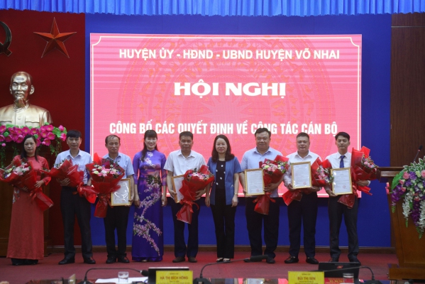 Võ Nhai: Công bố các quyết định về công tác cán bộ