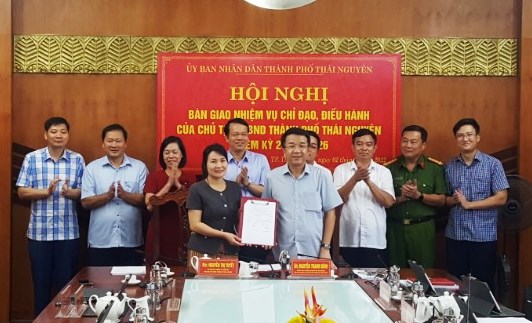 Bàn giao nhiệm vụ chỉ đạo, điều hành của Chủ tịch UBND thành phố Thái Nguyên nhiệm kỳ 2021 - 2026