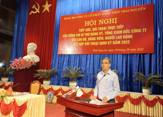 Đồng chí Bí thư Đảng uỷ, Tổng Giám đốc Công ty CP Gang thép Thái Nguyên đối thoại trực tiếp với cán bộ, đảng viên, người lao động