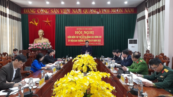 Ban Thường vụ Huyện ủy Phú Bình kiểm điểm công tác lãnh đạo thực hiện nhiệm vụ chính trị năm 2022
