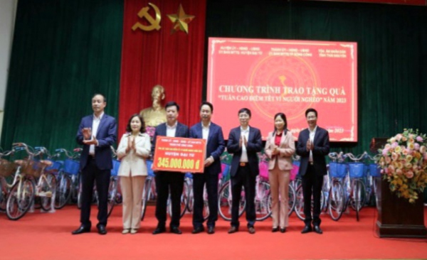 Thành phố Sông Công và Tòa án nhân dân tỉnh hỗ trợ ủng hộ “Tuần cao điểm Tết vì người nghèo” tại huyện Đại Từ