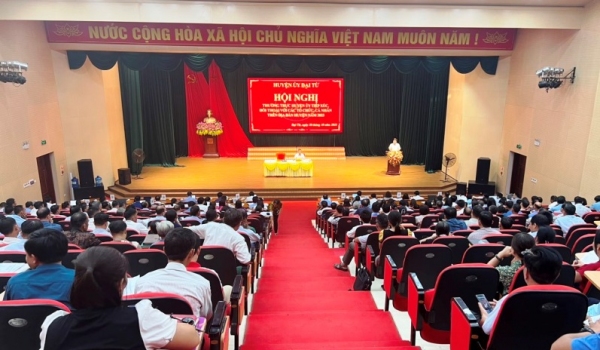 Thường trực Huyện uỷ Đại Từ tiếp xúc, đối thoại với các tổ chức, cá nhân trên địa bàn huyện