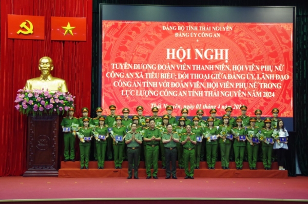 Tuyên dương 30 thanh niên, phụ nữ Công an xã tiêu biểu