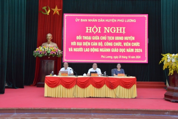 Phú Lương: Chủ tịch UBND huyện đối thoại với ngành Giáo dục