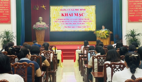 Thái Nguyên: Nhiều địa phương tổ chức bồi dưỡng chính trị hè năm 2025 cho đội ngũ cán bộ, giáo viên và đoàn viên thanh niên