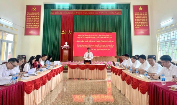 Đồng chí Phó Bí thư Tỉnh ủy Đinh Quang Tuyên làm việc với Đảng ủy phường Gia Sàng