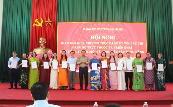 Đảng ủy phường Gia Sàng giao ban với các chi, đảng bộ trực thuộc
