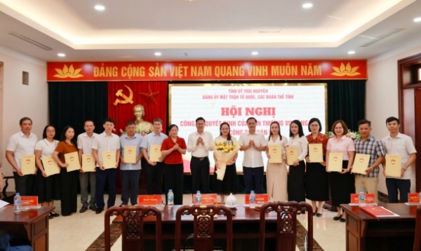Công bố quyết định tiếp nhận, phân công 14 công chức dân vận