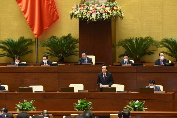 'Người dân còn đói thì đừng có nghĩ đến việc về nhà!'