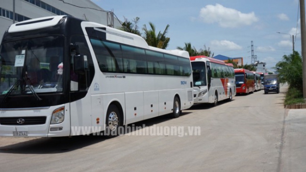 Người dân Bình Dương phấn khởi khi tiêm đủ 2 mũi vắc-xin COVID-19