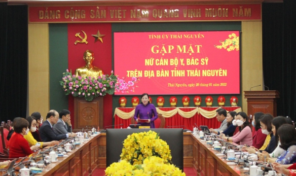 Bí thư Tỉnh ủy gặp mặt nữ cán bộ y, bác sĩ tiêu biểu
