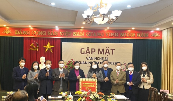 Đồng chí Bí thư Tỉnh ủy gặp mặt văn nghệ sỹ Hội Văn học Nghệ thuật tỉnh nhân dịp Xuân Nhâm Dần 2022