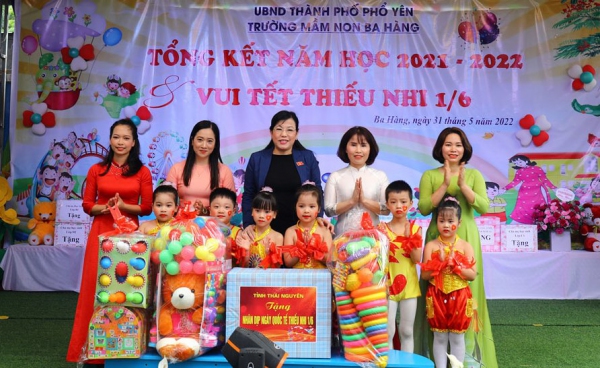 Lãnh đạo tỉnh thăm và tặng quà nhân Ngày Quốc tế Thiếu nhi 01/6