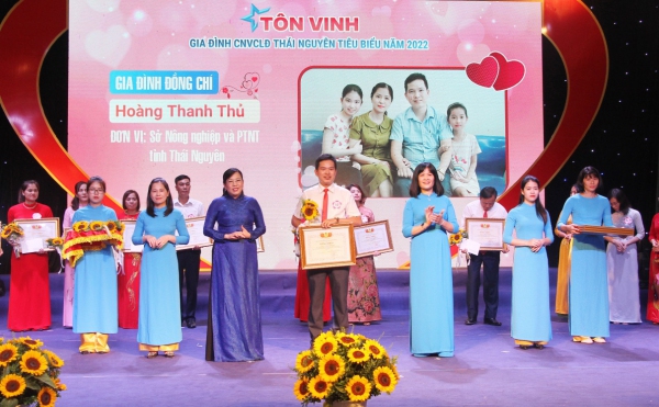 Xứng đáng là những bông hoa đẹp có sức lan tỏa trong xã hội