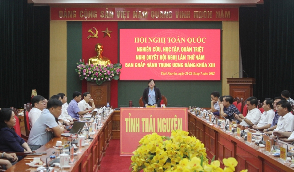 Cụ thể hóa nội dung Nghị quyết Hội nghị Trung ương 5 khóa XIII  bằng chương trình hành động để nghị quyết sớm đi vào cuộc sống
