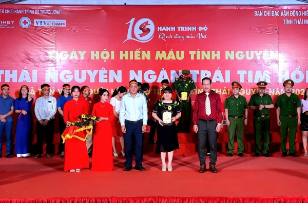 Khai mạc “Hành trình đỏ - Kết nối dòng máu Việt” năm 2022
