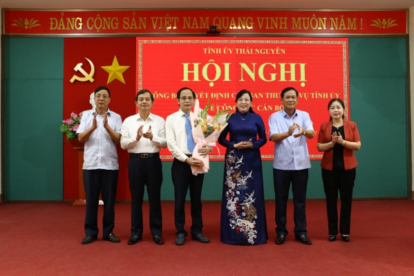 Công bố quyết định của Ban Thường vụ Tỉnh ủy về công tác cán bộ