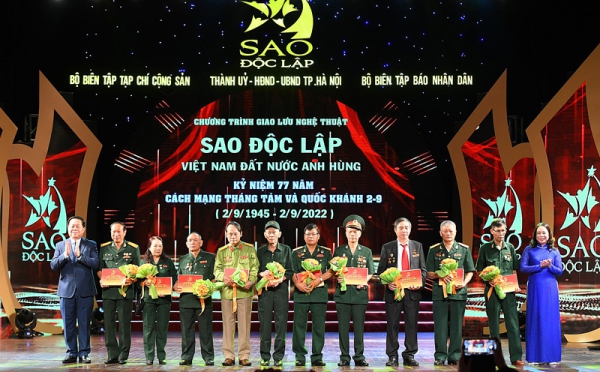 Chương trình giao lưu nghệ thuật “Sao Độc lập - Việt Nam đất nước anh hùng”