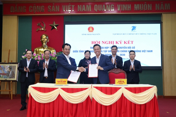 Ký kết thỏa thuận hợp tác về chuyển đổi số giai đoạn 2022-2030