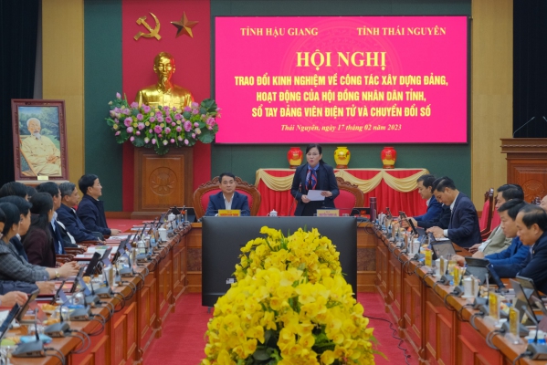 Trao đổi kinh nghiệm công tác xây dựng Đảng, Hội đồng  nhân dân và chuyển đổi số
