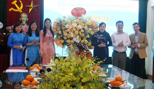 Đồng chí Bí thư Tỉnh uỷ chúc mừng Hội Liên hiệp Phụ nữ tỉnh nhân kỷ niệm Ngày Quốc tế Phụ nữ 8/3