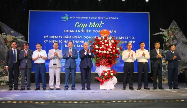 Gặp mặt doanh nghiệp, doanh nhân nhân kỷ niệm 19 năm Ngày Doanh nhân Việt Nam 13/10