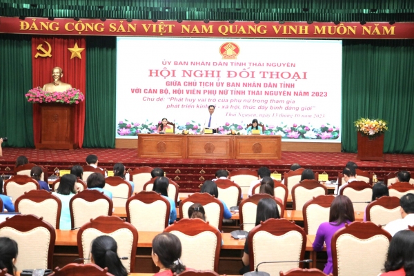 Hơn 200 cán bộ, hội viên phụ nữ tham gia đối thoại với Chủ tịch UBND tỉnh