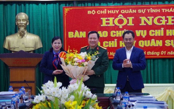 Bàn giao chức vụ Chỉ huy trưởng Bộ Chỉ huy Quân sự tỉnh Thái Nguyên
