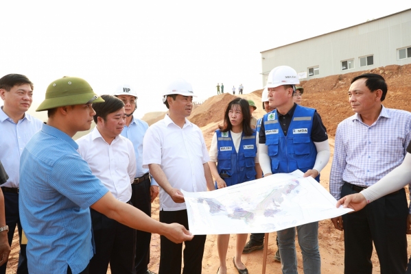 Đồng chí Chủ tịch UBND tỉnh kiểm tra tiến độ triển khai Dự án Sân gôn Glory