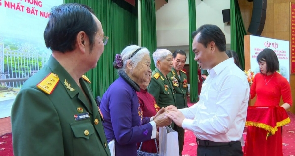Gặp mặt đại biểu người có công tiêu biểu nhân kỷ niệm 50 năm giải phóng miền Nam