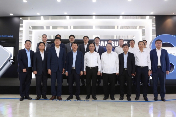 Bộ trưởng Bộ Công an Lương Tam Quang thăm và làm việc tại Công ty TNHH Samsung Electronics Việt Nam Thái Nguyên