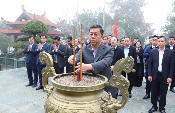 Khánh thành Nhà bia lưu niệm Nhà xuất bản Chính trị quốc gia Sự thật tại xã Bình Thành