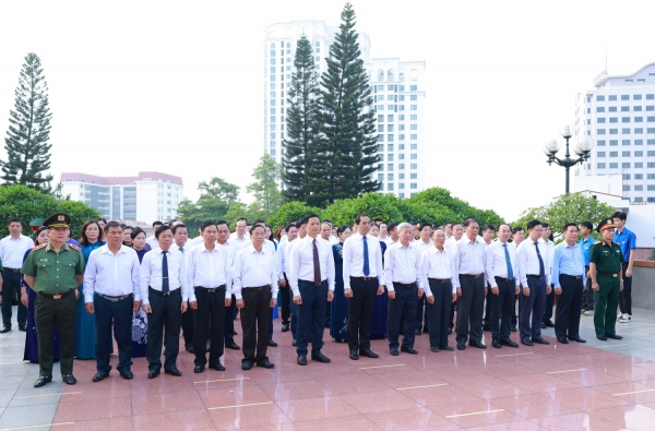 Dâng hương tưởng nhớ các Anh hùng liệt sĩ nhân kỷ niệm 79 năm ngày Thương binh - Liệt sĩ