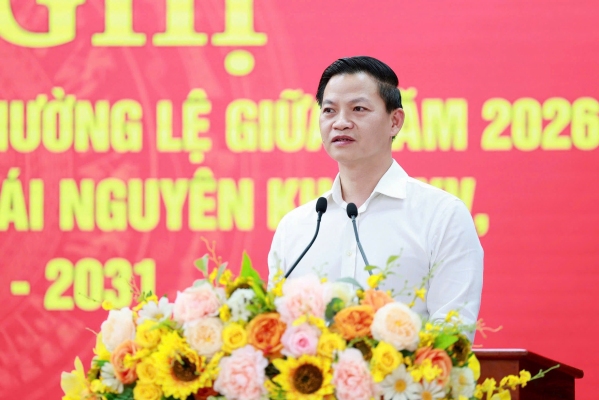 Đồng chí Chủ tịch UBND tỉnh Vương Quốc Tuấn tiếp xúc cử tri phường Phan Đình Phùng