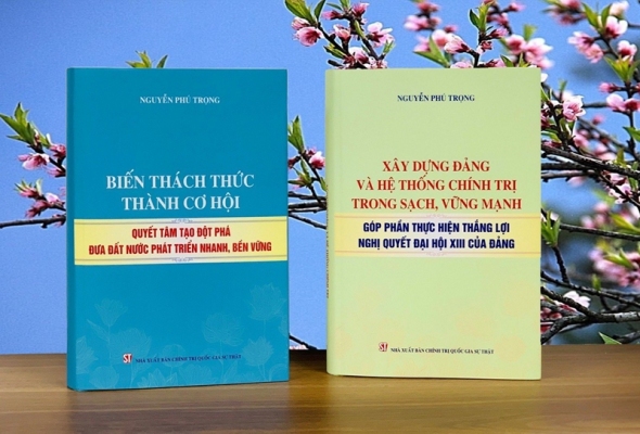 Hai cuốn sách: “Biến thách thức thành cơ hội, quyết tâm tạo đột phá đưa đất nước phát triển nhanh, bền vững” và “Xây dựng Đảng và hệ thống chính trị trong sạch, vững mạnh, góp phần thực hiện thắng lợi Nghị quyết Đại hội XIII của Đảng”