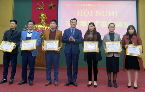 Lãnh đạo hoàn thành xuất sắc các nhiệm vụ, chỉ tiêu đề ra