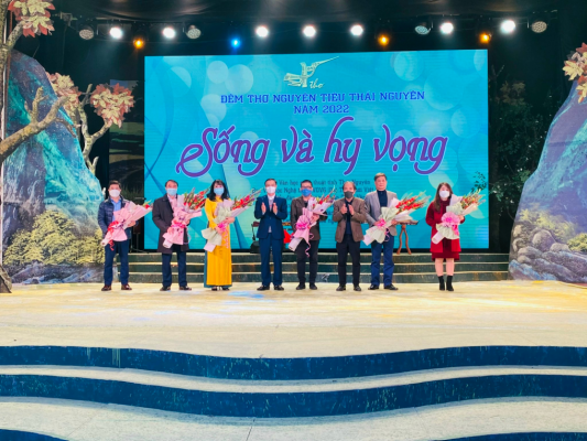 “Sống và hy vọng” -  Thông điệp từ Đêm thơ Nguyên tiêu Thái Nguyên năm 2022