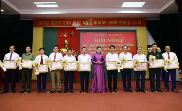 Người đảng viên được nhân dân tín nhiệm, tin yêu