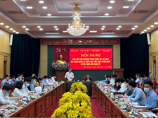 Trao đổi kinh nghiệm trong công tác xây dựng đảng và triển khai ứng dụng phần mềm Sổ tay đảng viên điện tử