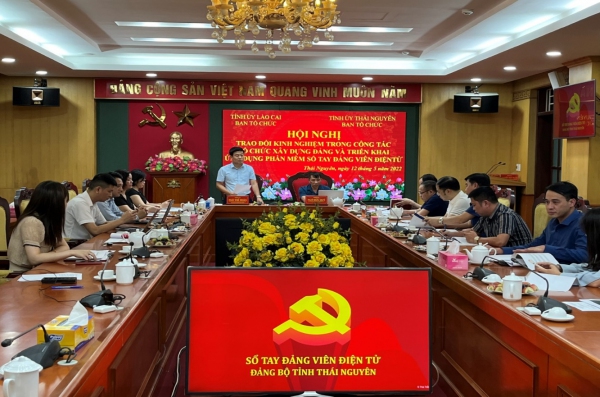 Trao đổi kinh nghiệm trong công tác xây dựng, triển khai ứng dụng phần mềm Sổ tay đảng viên điện tử