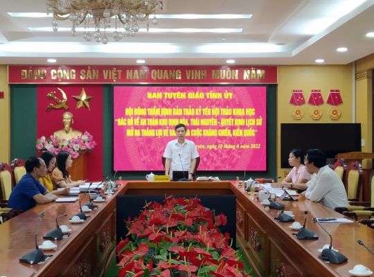 Thẩm định bản thảo cuốn Kỷ yếu Hội thảo khoa học “Bác Hồ về An toàn khu Định Hóa, Thái Nguyên - Quyết định lịch sử mở ra thắng lợi vẻ vang của cuộc kháng chiến, kiến quốc”