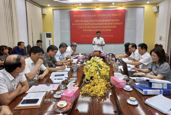 Tiếp tục lãnh đạo, chỉ đạo triển khai thực hiện nghiêm túc các  nghị quyết, kết luận Hội nghị Trung ương 4 về xây dựng, chỉnh đốn Đảng