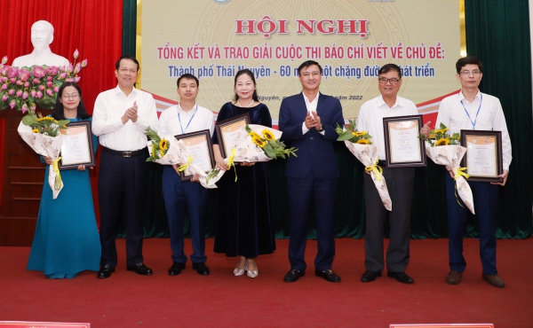 Trao giải Cuộc thi báo chí viết về chủ đề “Thành phố Thái Nguyên - 60 năm một chặng đường phát triển”