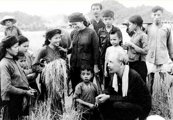 Xây dựng phong cách làm việc dân chủ cho đội ngũ cán bộ theo tư tưởng Hồ Chí Minh