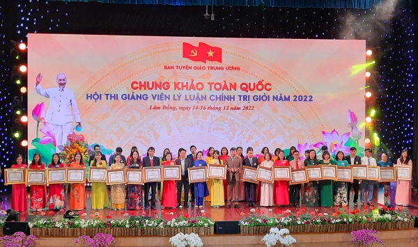 Trao giải Hội thi giảng viên lý luận chính trị giỏi Chung khảo toàn quốc năm 2022