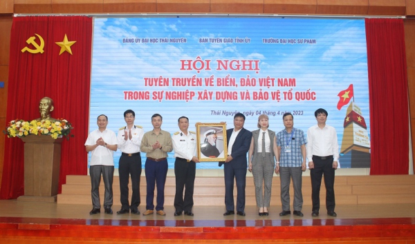 Thái Nguyên: Tuyên truyền về biển, đảo cho gần 2.300 học sinh, sinh viên