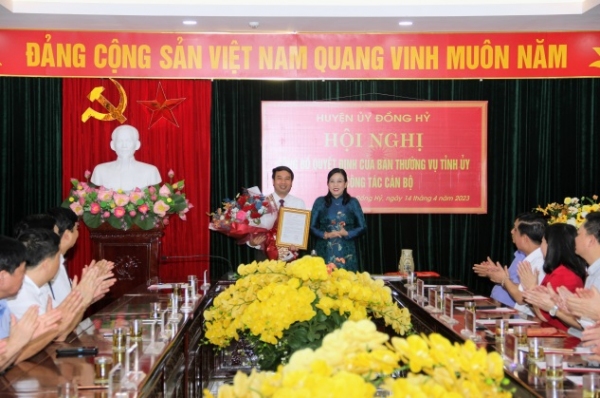 Công bố các quyết định của Ban Thường vụ Tỉnh ủy về công tác cán bộ
