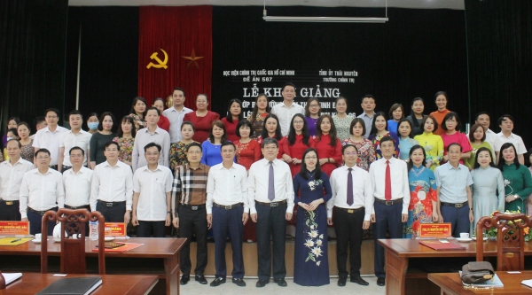 Bồi dưỡng kiến thức kinh điển Mác - Lênin, tư tưởng Hồ Chí Minh cho cán bộ, giảng viên các trường chính trị
